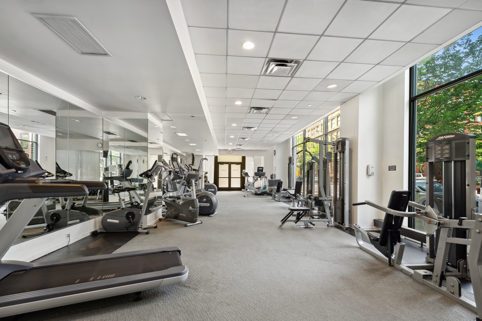849 North Franklin Street, Unit 1201 Chicago, IL 60610 - Photo 21 of 40 a view of a room with gym equipment