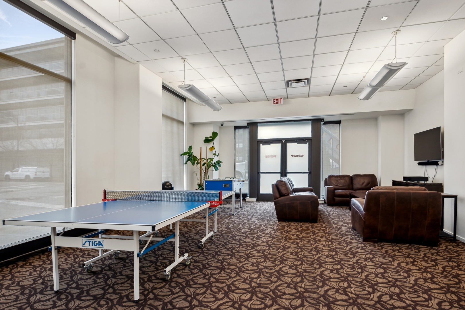 849 North Franklin Street, Unit 1201 Chicago, IL 60610 - Photo 26 of 40 a living room with furniture a window and gym equipment