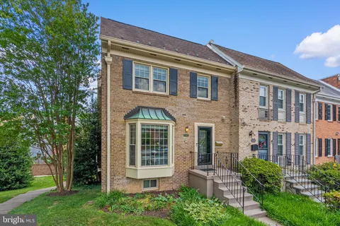 $899,999 | 7349 Eldorado Court, McLean, VA 22102