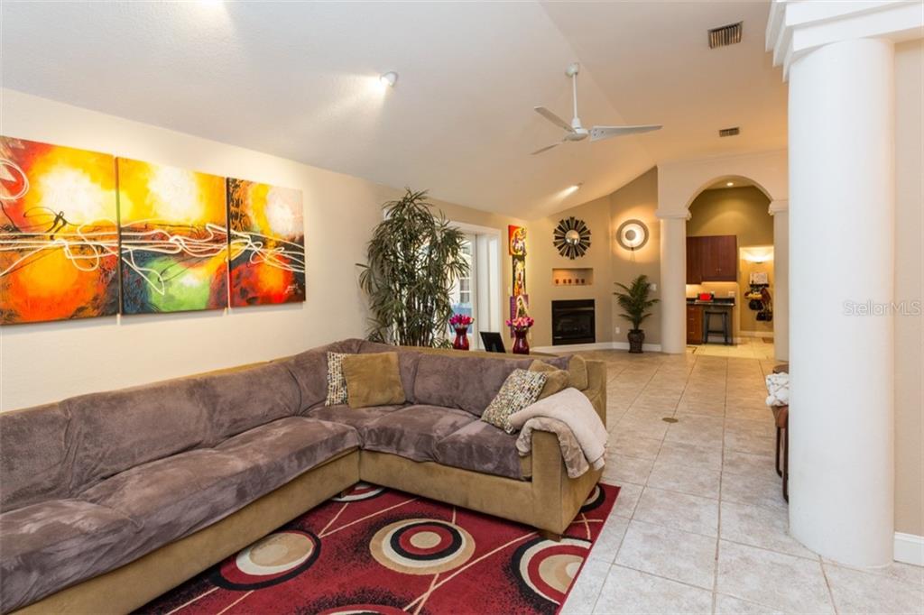 208 Craft Road Brandon, FL 33511 - Photo 14 of 25 Gallery Image 14