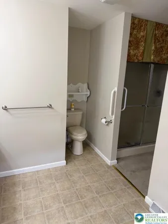 a bathroom with a toilet