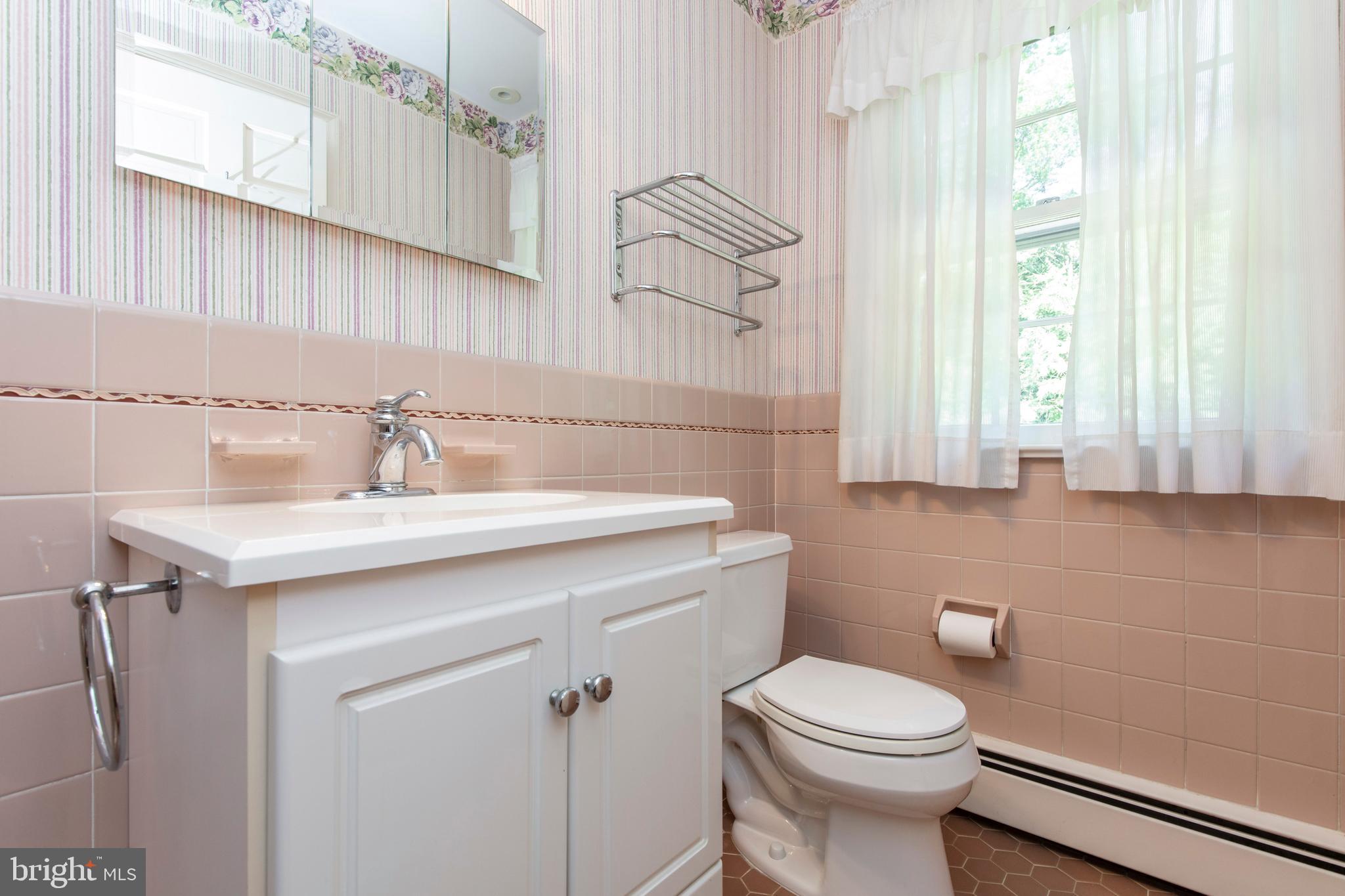 356 Berkley Road Devon, PA 19333 - Photo 25 of 46 Main Bedroom Bathroom
