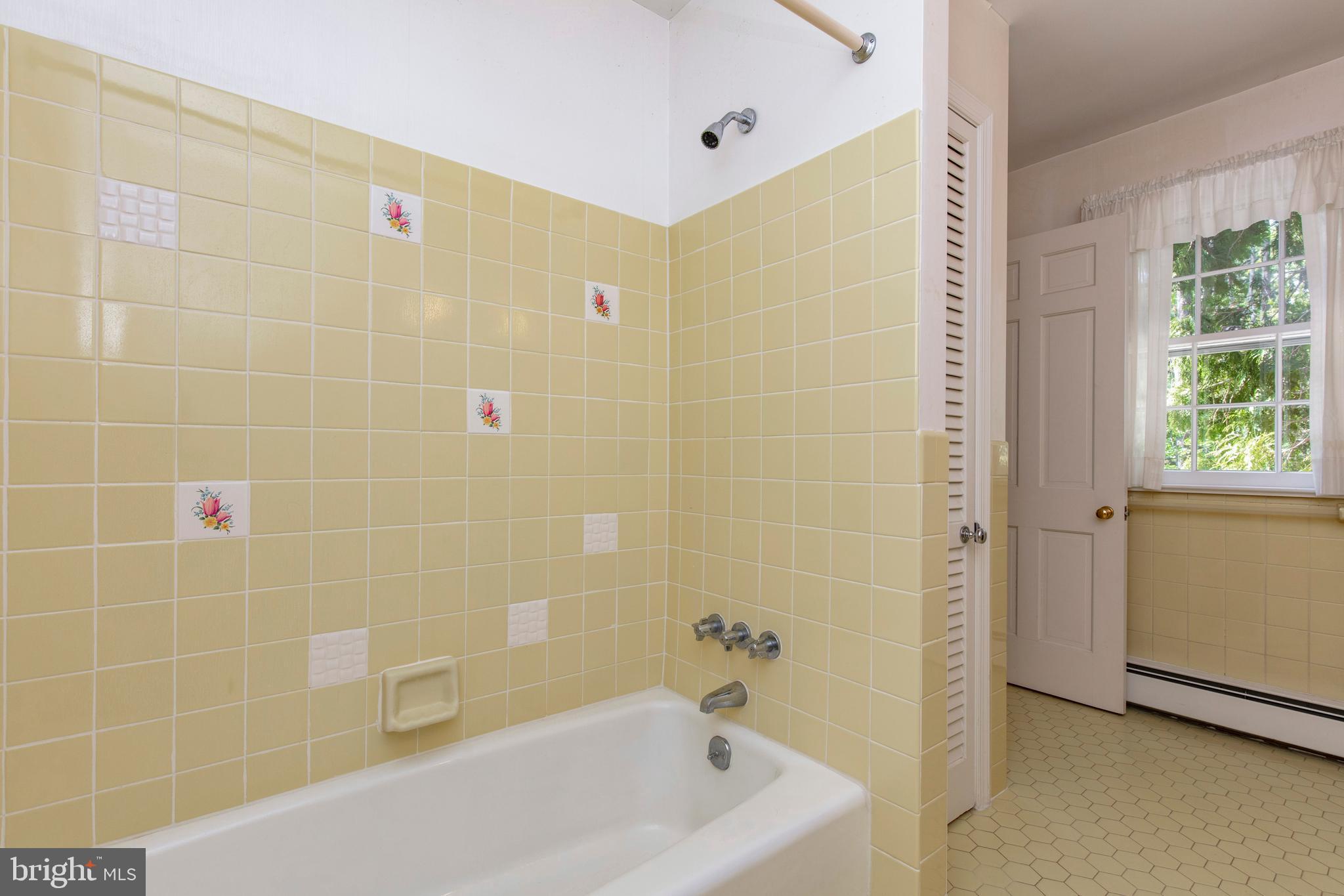 356 Berkley Road Devon, PA 19333 - Photo 33 of 46 Jack & Jill Bathroom