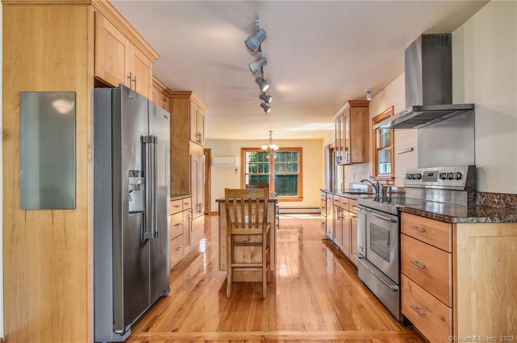 10 Fernwood Road Westport, CT 06880 - Photo 2 of 19