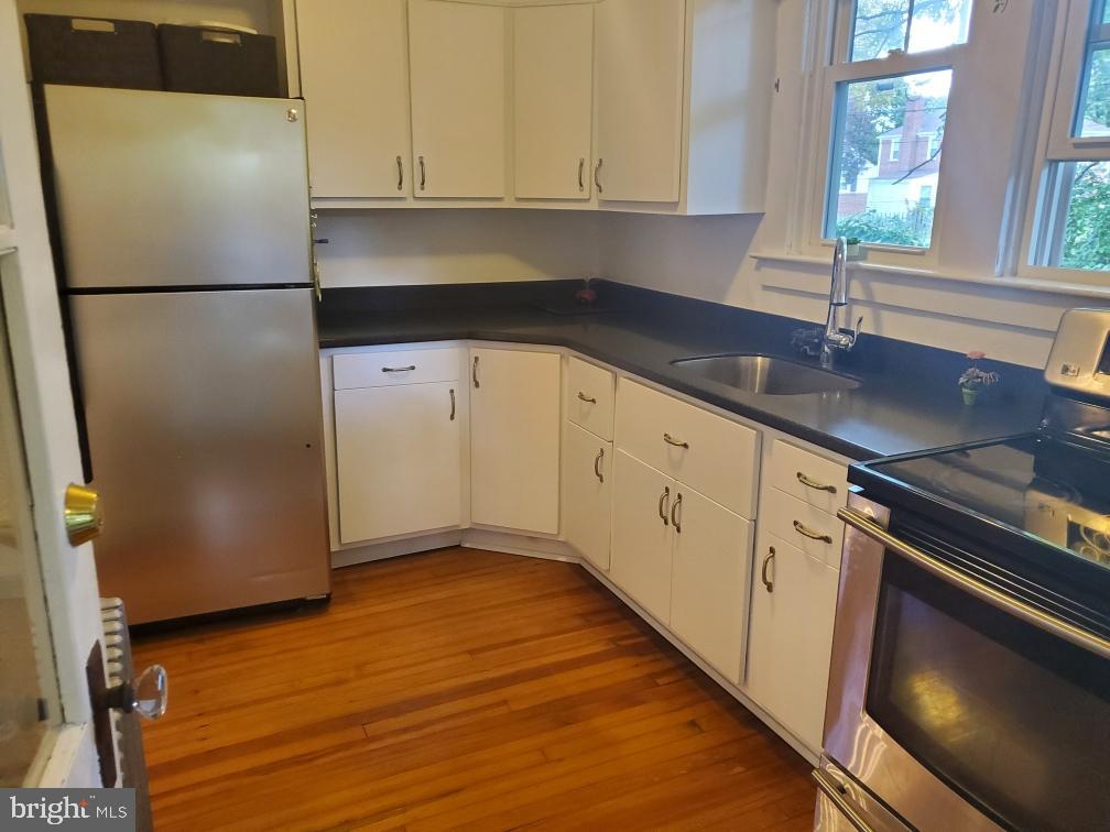 3511 North Rolling Road Baltimore, MD 21244 - Photo 5 of 24 Kitchen