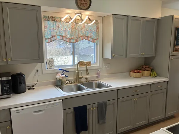 $1,795 | 340 North Park Drive, Irondequoit, NY 14609