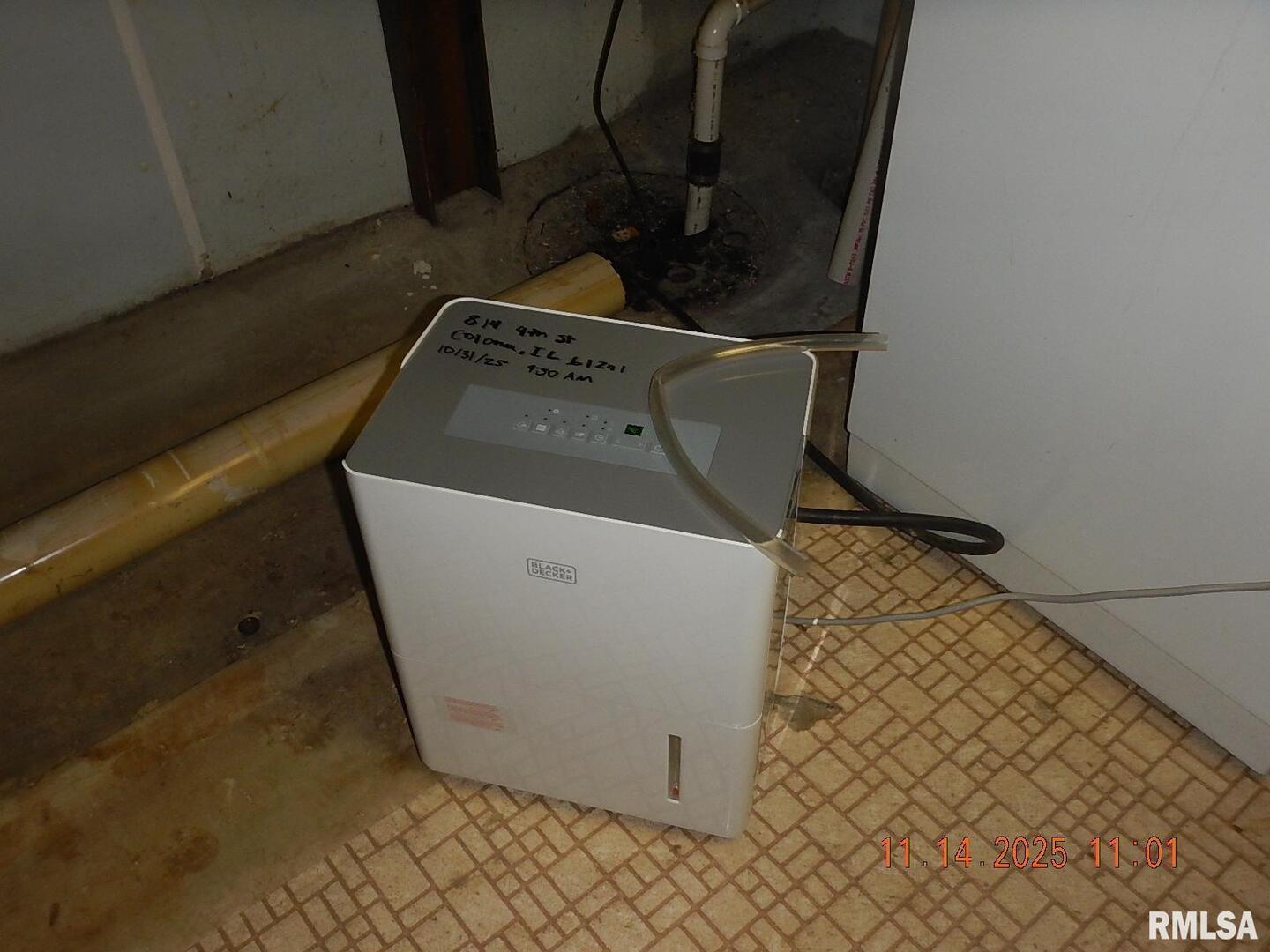 814 4th Street Colona, IL 61241 - Photo 19 of 26 a utility room with dryer and washer