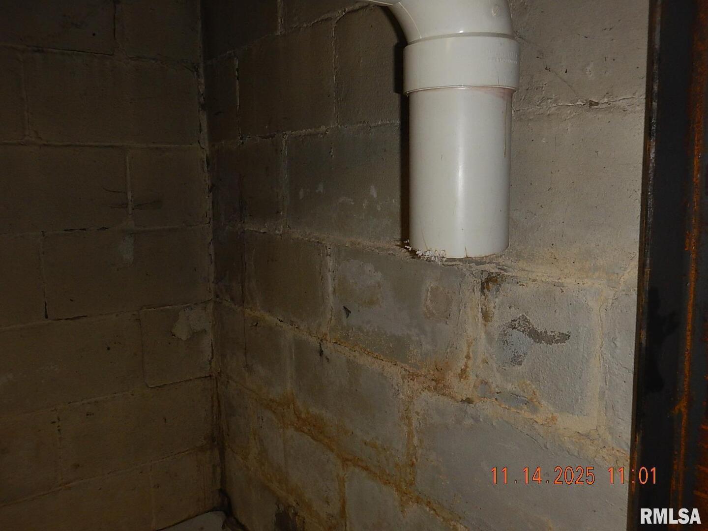 814 4th Street Colona, IL 61241 - Photo 23 of 26 a bathroom with a shower