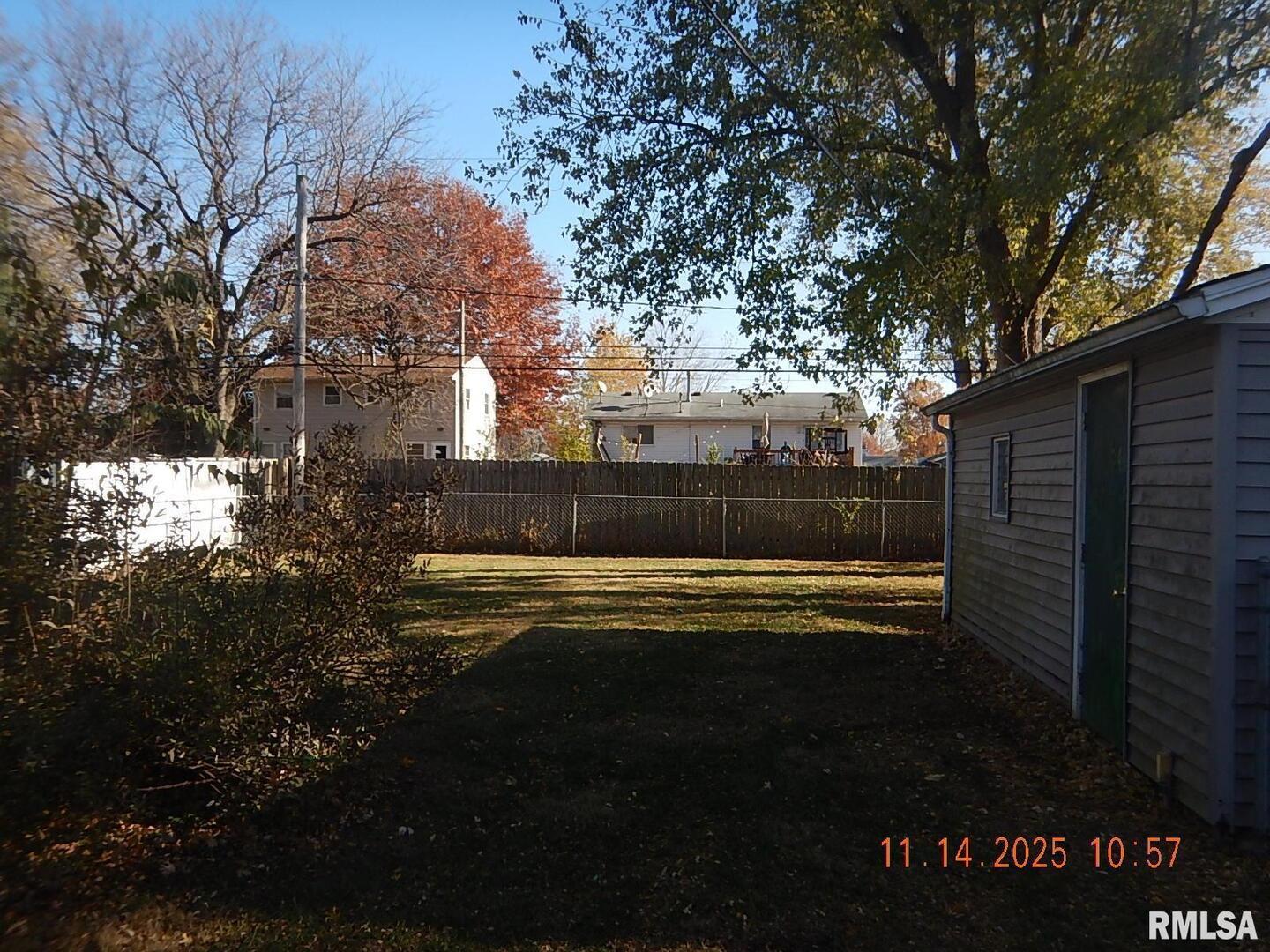 814 4th Street Colona, IL 61241 - Photo 6 of 26 a view of swimming pool yard