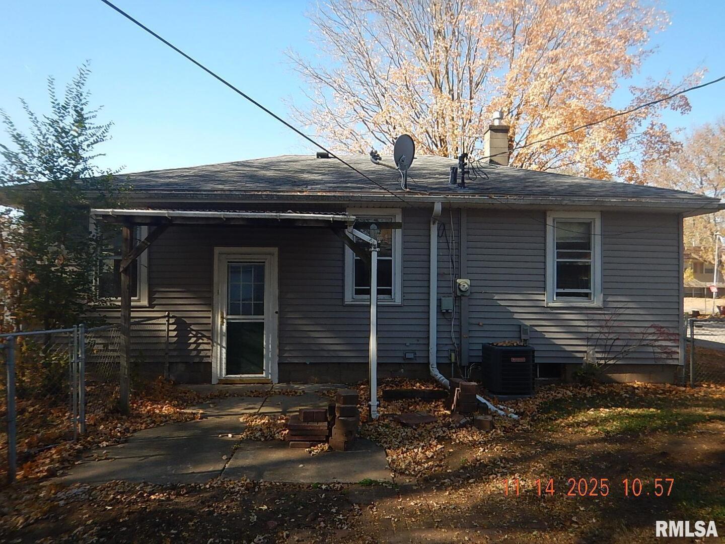 814 4th Street Colona, IL 61241 - Photo 7 of 26 a front view of a house with parking space
