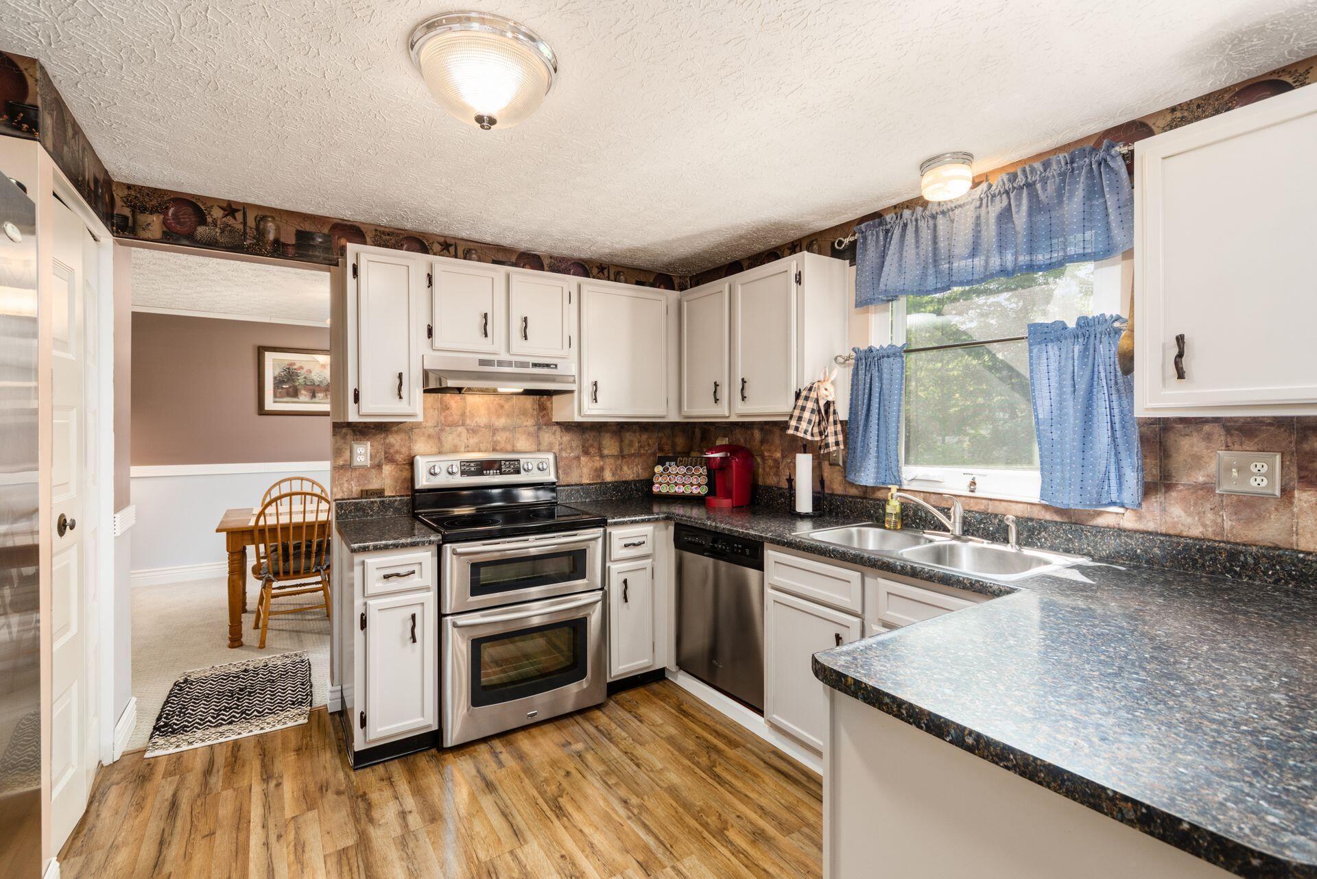3889 Ramblehurst Road Columbus, OH 43221 - Photo 13 of 46 012_cfb3_Y Ramblehurst Rd-018