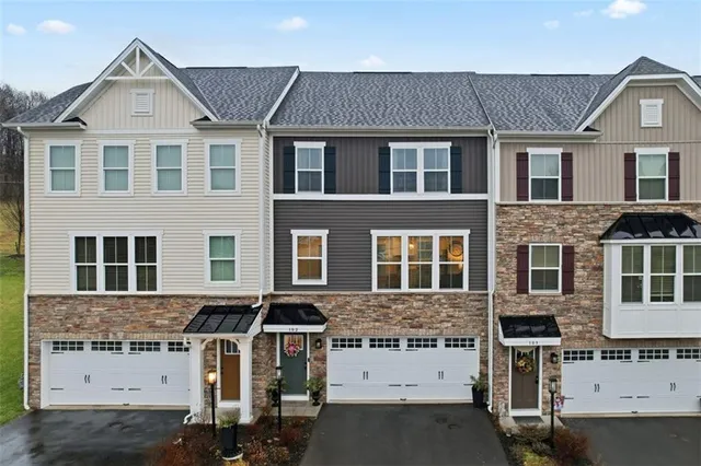$389,900 | 102 Rivulet Place, Zelienople, PA 16063