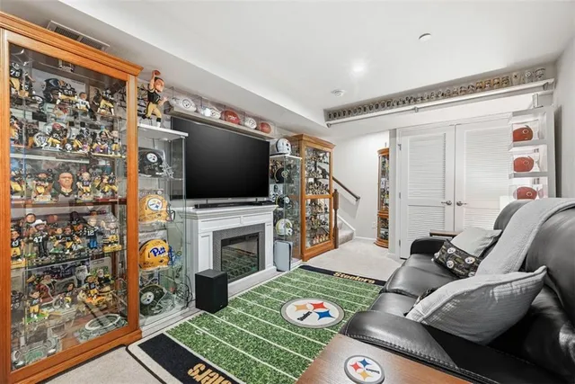 $389,900 | 102 Rivulet Place, Zelienople, PA 16063