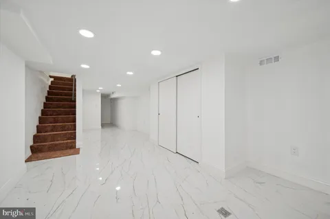 a view of a dinning room with seating area