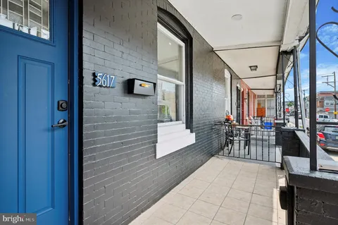 a view of entryway with a front door