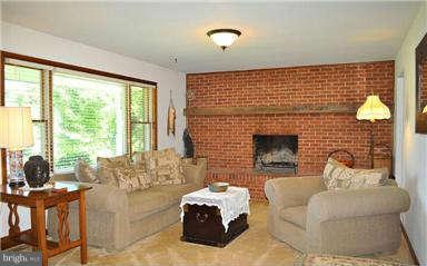 4901 Brodbeck Road Manchester, MD 21102 - Photo 3 of 21 Living Room