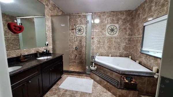 a view of walk in closet