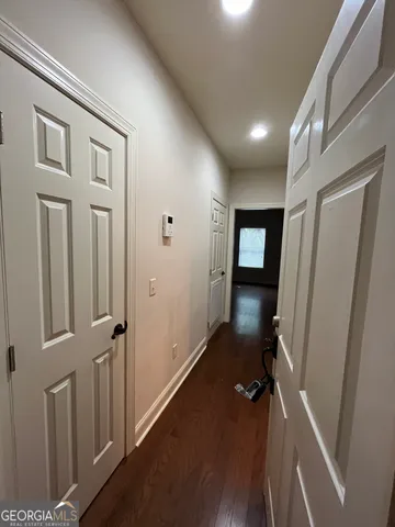 a view of entryway with livingroom