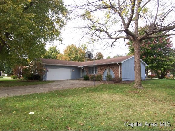 13 Roosevelt Road Springfield, IL 62703 - Photo 1 of 12