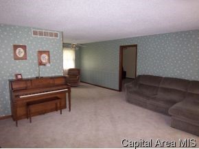 13 Roosevelt Road Springfield, IL 62703 - Photo 4 of 12