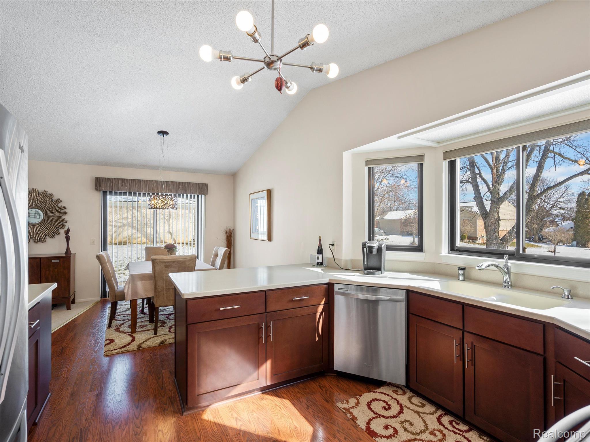 2076 Warrington Road Rochester, MI 48307 - Photo 9 of 25 Gallery Image 9