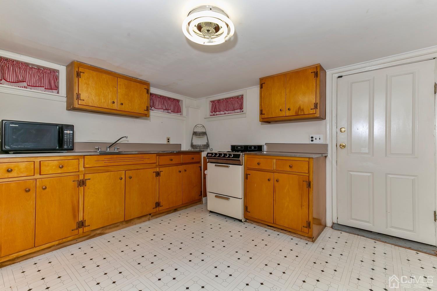 135 North Hill Road Colonia, NJ 07067 - Photo 15 of 26