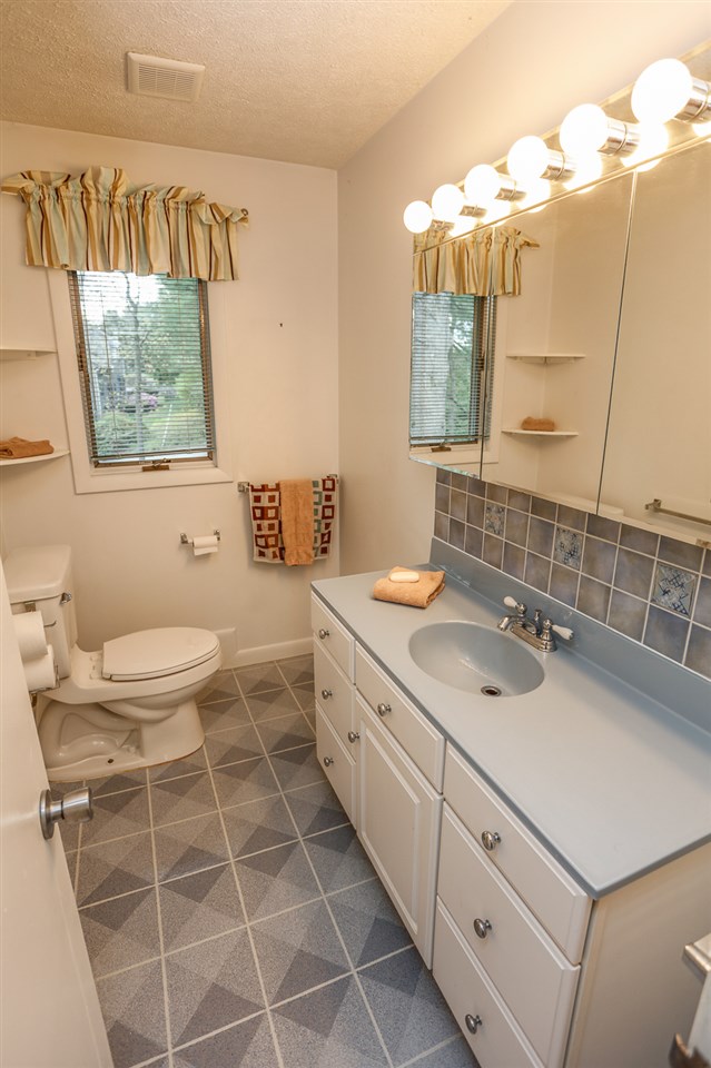 42 North Acres Road Manchester, NH 03104 - Photo 22 of 40 Gallery Image 22