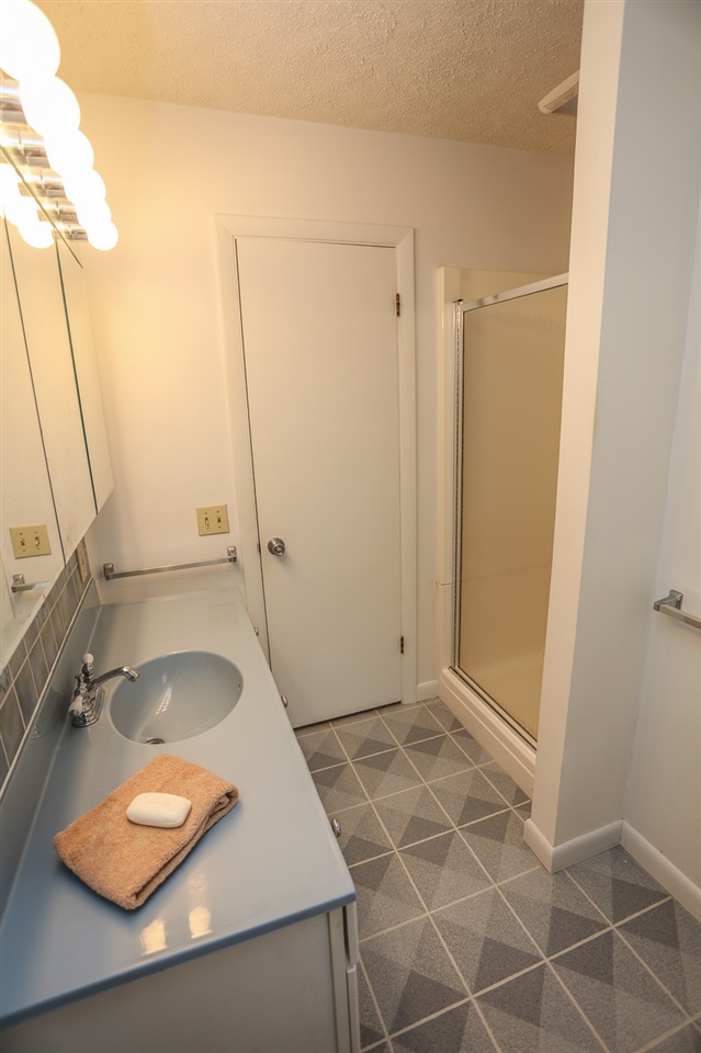 42 North Acres Road Manchester, NH 03104 - Photo 23 of 40 Gallery Image 23