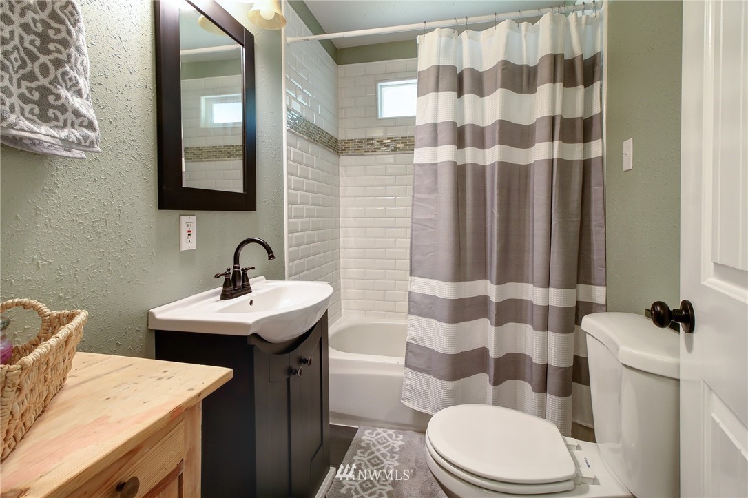 3773 Northeast Rova Road Poulsbo, WA 98370 - Photo 9 of 16 Gallery Image 9