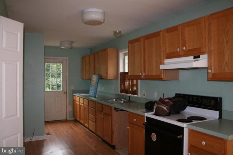 513 East 10th Avenue Ranson, WV 25438 - Photo 8 of 29 Kitchen