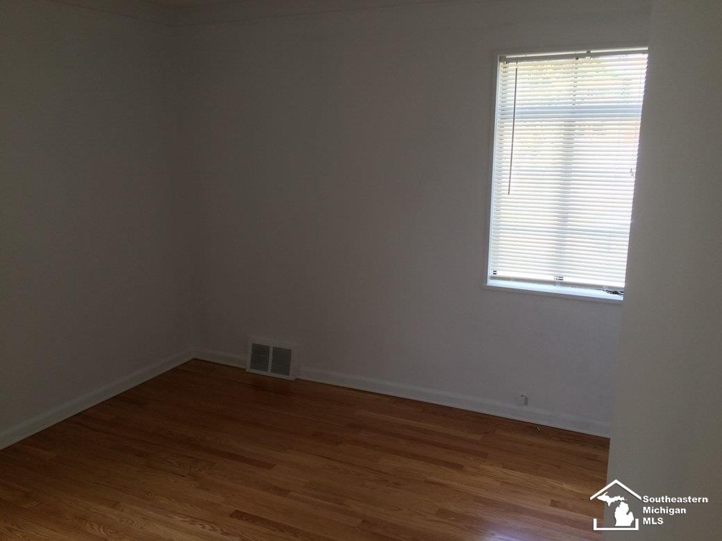 13414 Rosedale Street Southgate, MI 48195 - Photo 14 of 42 31294706-13.JPG