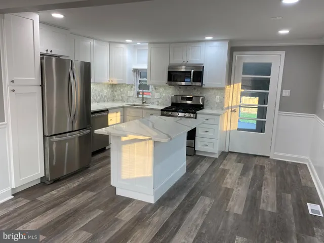 $3,000 | 404 Abbott Road, Hatboro, PA 19040