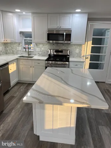 $3,000 | 404 Abbott Road, Hatboro, PA 19040