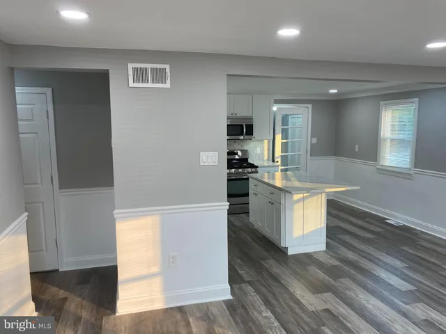 $3,000 | 404 Abbott Road, Hatboro, PA 19040