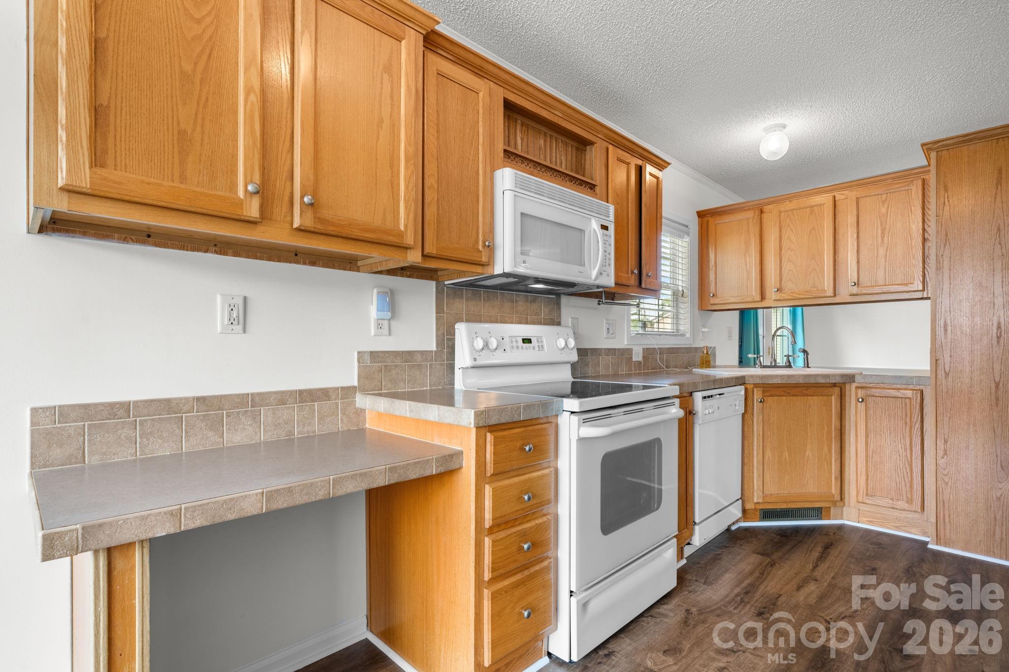 952 Eastern Ridge Drive Newton, NC 28658 - Photo 8 of 48