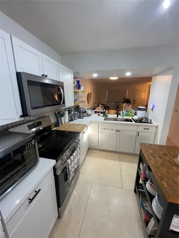 $2,600 | 5962 West 18th Avenue, Unit B2, Hialeah, FL 33012