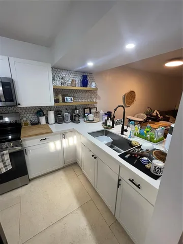 $2,600 | 5962 West 18th Avenue, Unit B2, Hialeah, FL 33012