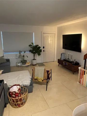 $2,600 | 5962 West 18th Avenue, Unit B2, Hialeah, FL 33012