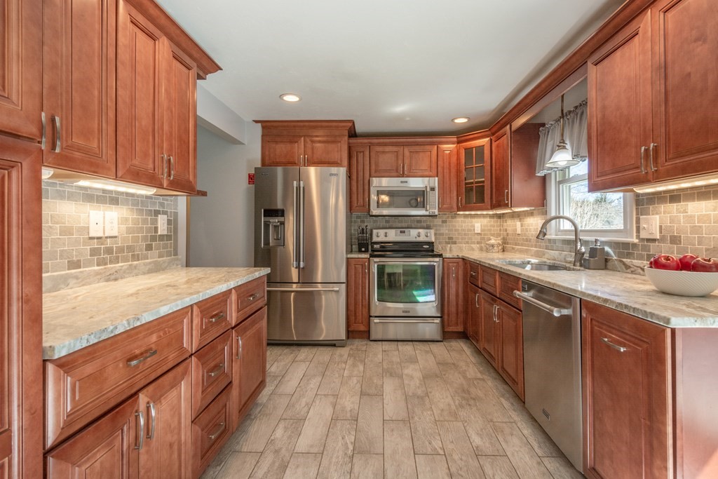 2 Rockpoint Road Southborough, MA 01772 - Photo 12 of 38 Gallery Image 12