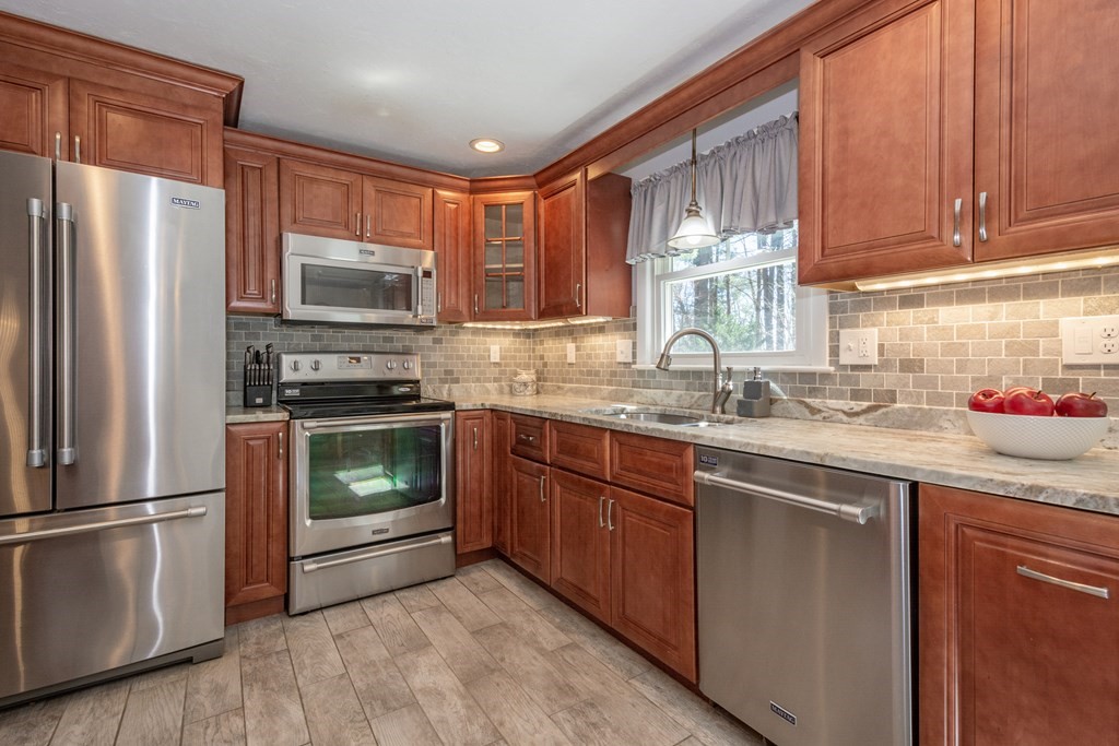 2 Rockpoint Road Southborough, MA 01772 - Photo 13 of 38 Gallery Image 13