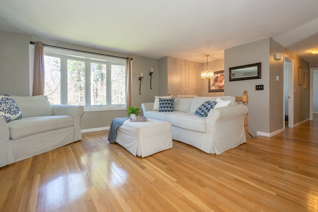 2 Rockpoint Road Southborough, MA 01772 - Photo 4 of 38 Gallery Image 4