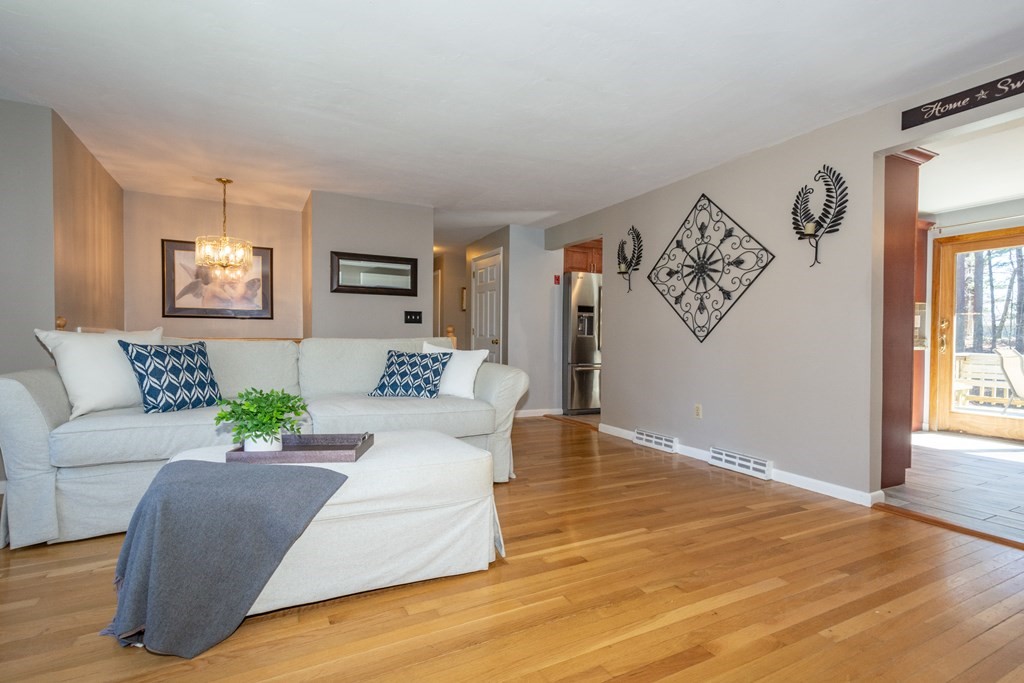 2 Rockpoint Road Southborough, MA 01772 - Photo 7 of 38 Gallery Image 7
