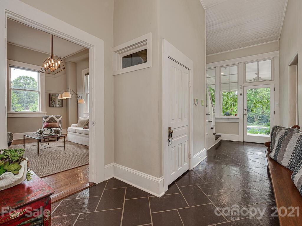 1700 Queens Road Charlotte, NC 28207 - Photo 24 of 48 a living room with furniture and a window