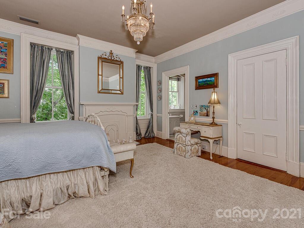 1700 Queens Road Charlotte, NC 28207 - Photo 39 of 48 a bed room with a bed and a chair