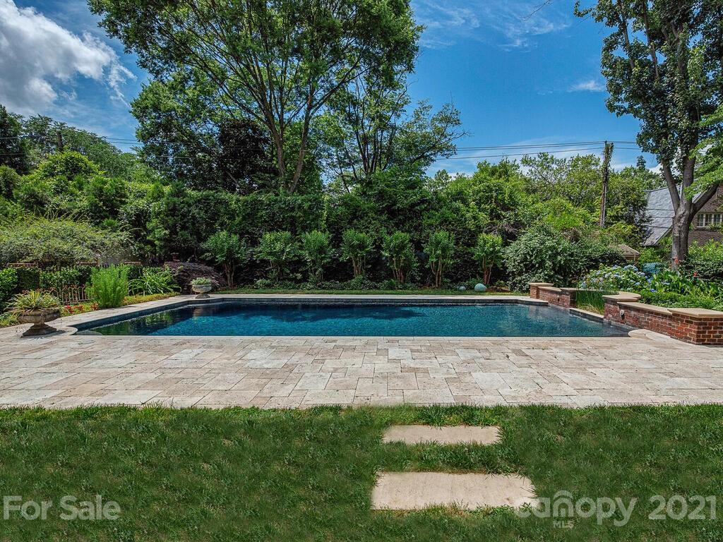 1700 Queens Road Charlotte, NC 28207 - Photo 43 of 48 a view of a yard