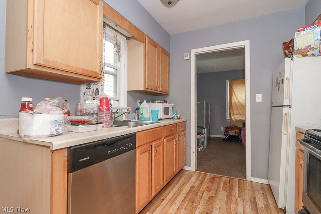 4326 Redding Road Cleveland, OH 44109 - Photo 9 of 33