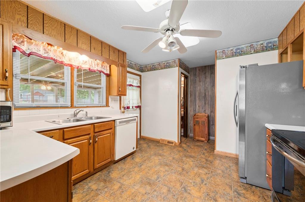 817 South Alexander Road Independence, MO 64056 - Photo 10 of 52