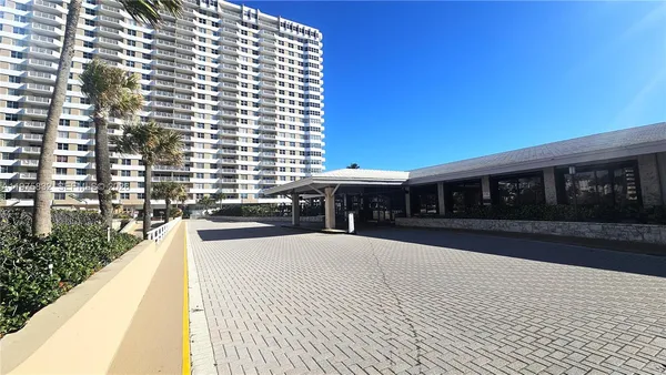 $2,350 | 1980 South Ocean Drive, Unit MC, Hallandale Beach, FL 33009