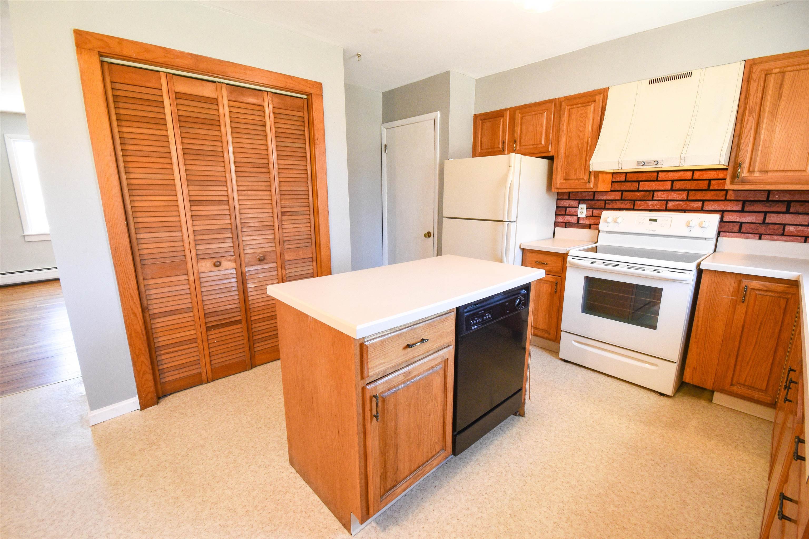 543 Middle Pownal Road Pownal, VT 05261 - Photo 6 of 34