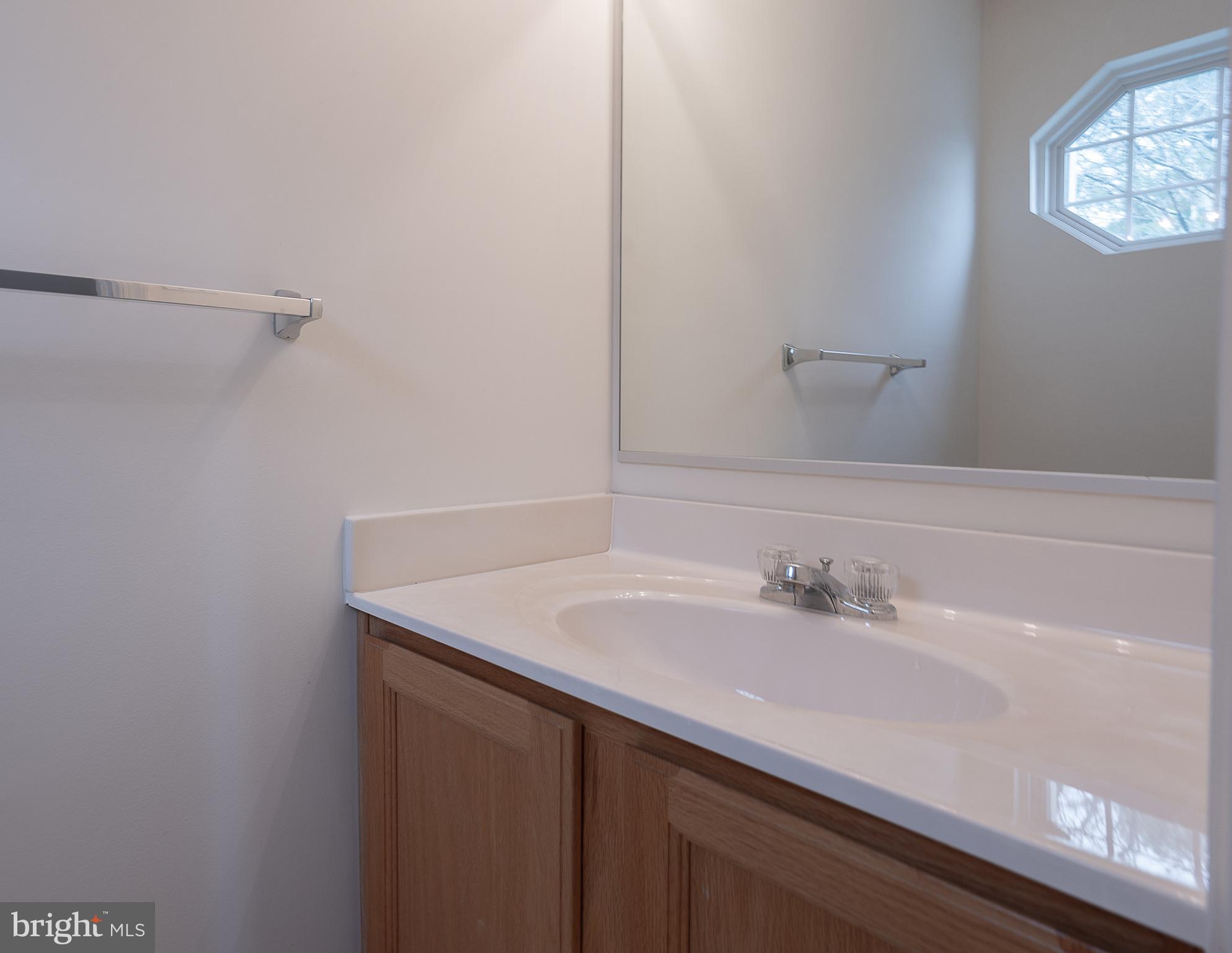 6122 Good Hunters Ride Columbia, MD 21045 - Photo 2 of 28 half bath - main level